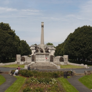 Port_Sunlight_War_Memorial_from_Hillsborough_memorial_Garden
