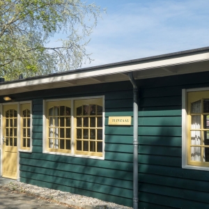 P1066889