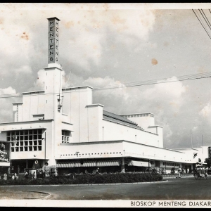 Bioskop_Menteng,_Jakarta,_c._1952